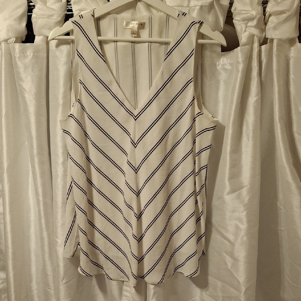 Kenar White and Black Chevron Tank Top Lg 💚💚💚💚